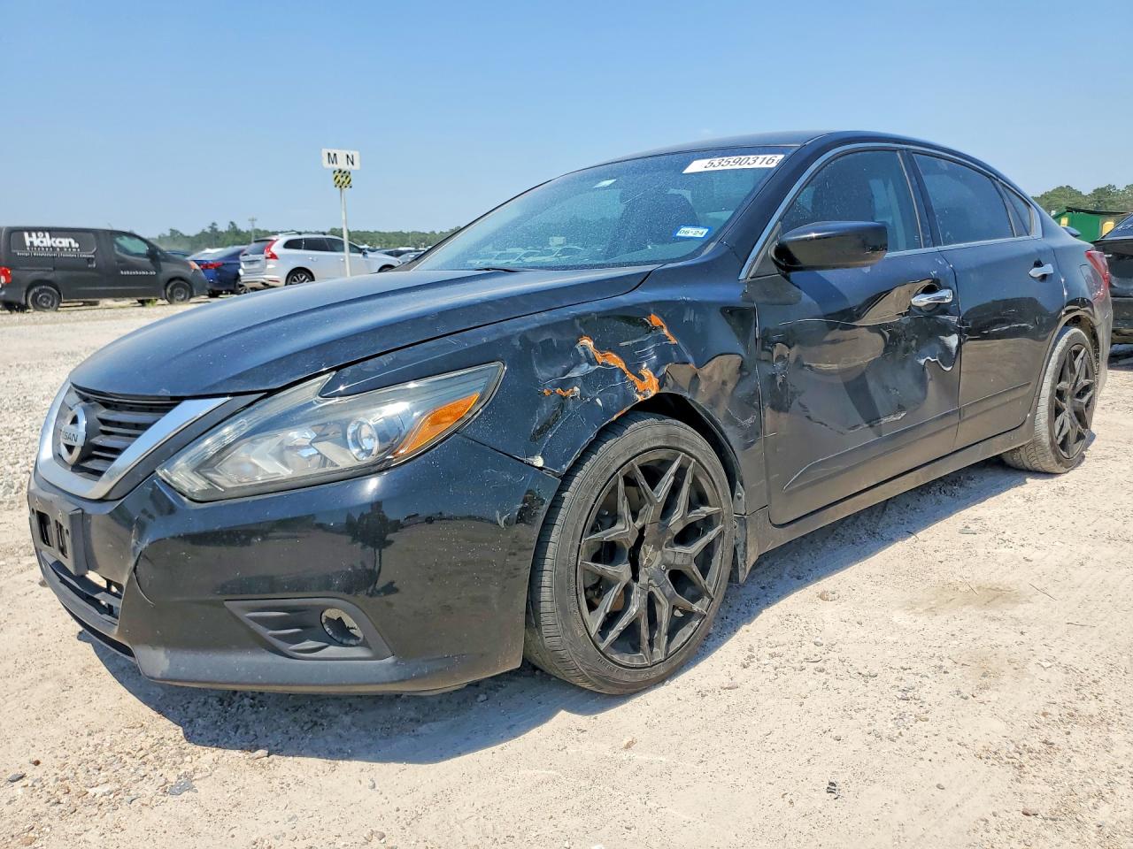 Salvage Nissan Altima Image