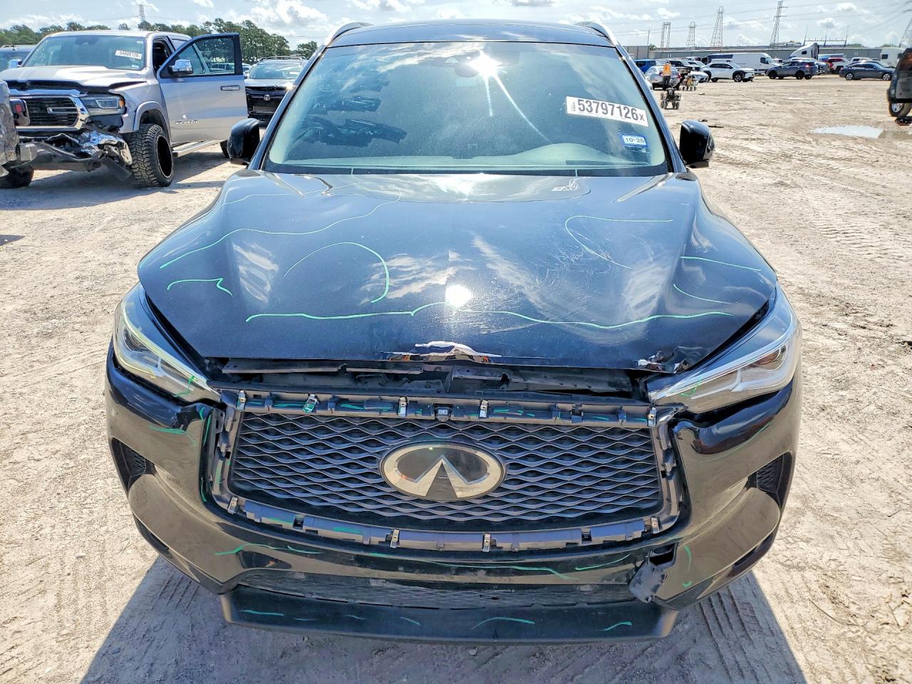 INFINITI Qx Essential