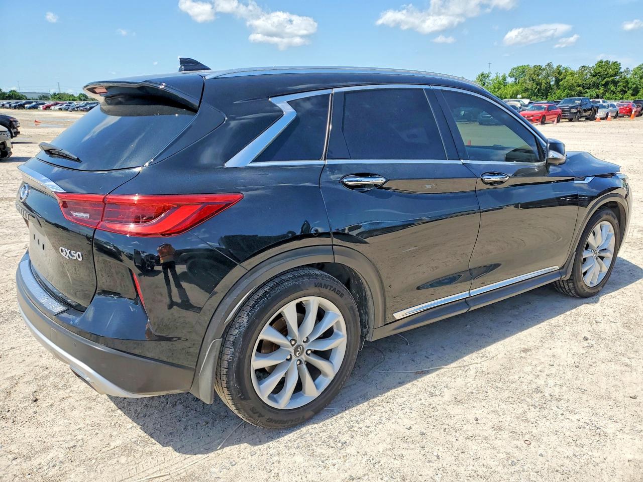 INFINITI Qx Essential