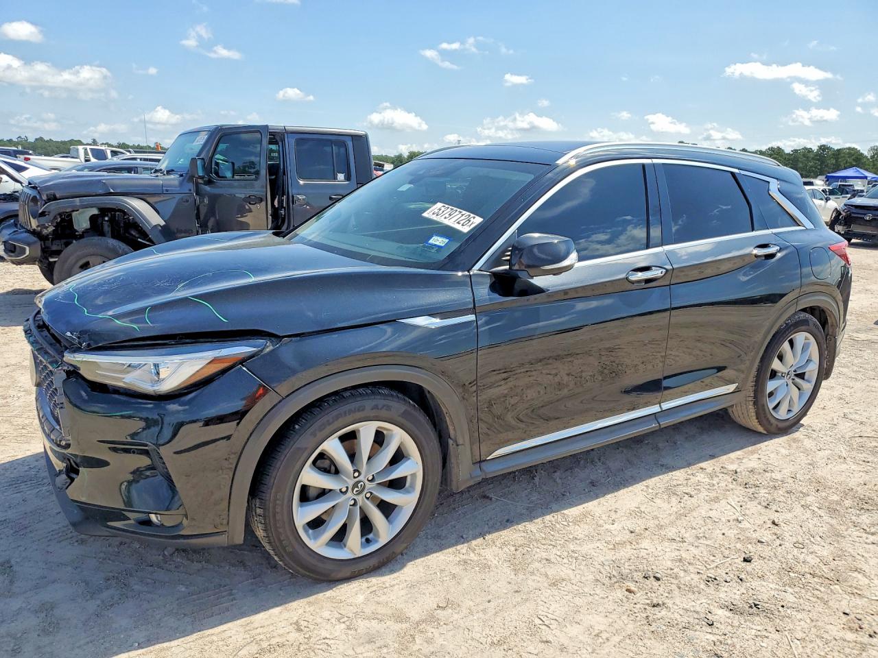 Salvage INFINITI Qx Image