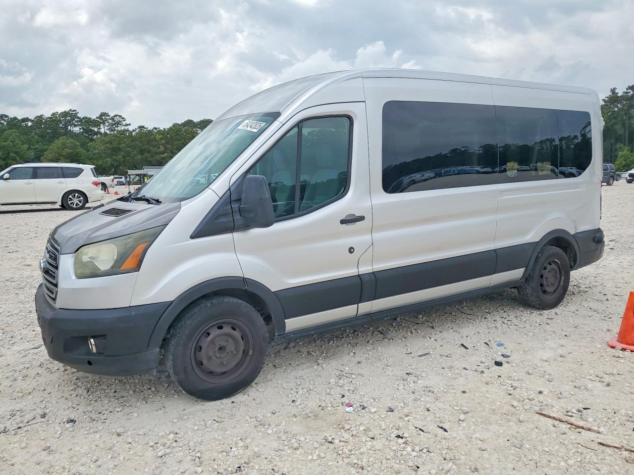Salvage Ford Transit Image