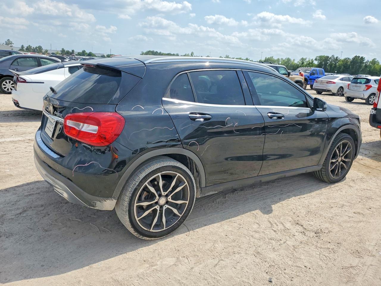 Mercedes-Benz GLA 250 4matic