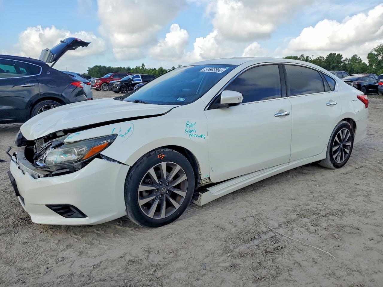 Salvage Nissan Altima Image