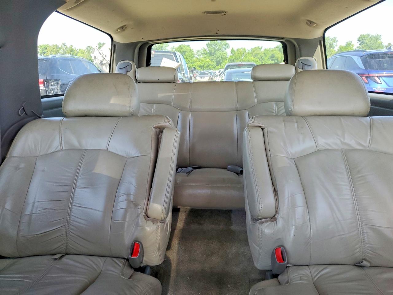 Chevrolet Suburban C1500