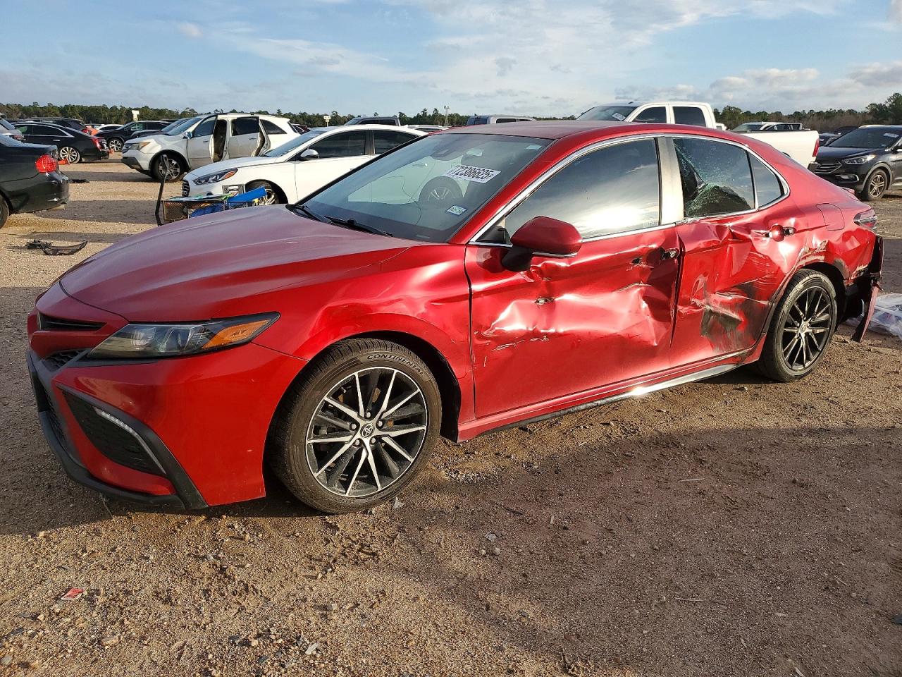 Salvage Toyota Camry Image