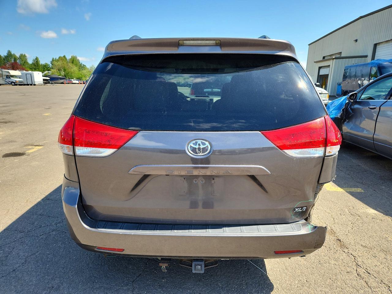 Toyota Sienna Xle 8-passenger