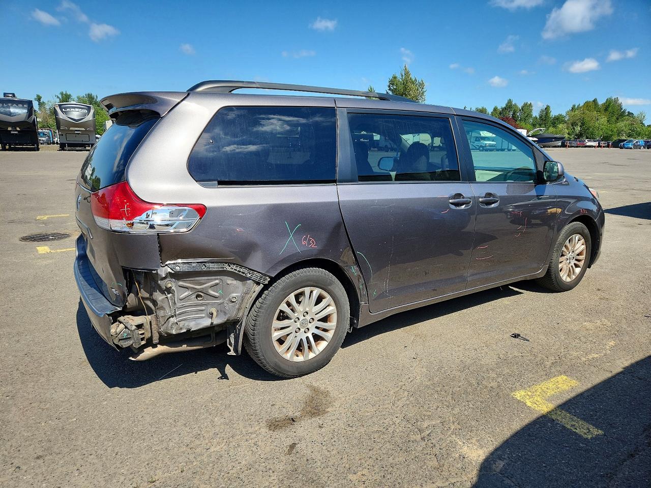 Toyota Sienna Xle 8-passenger
