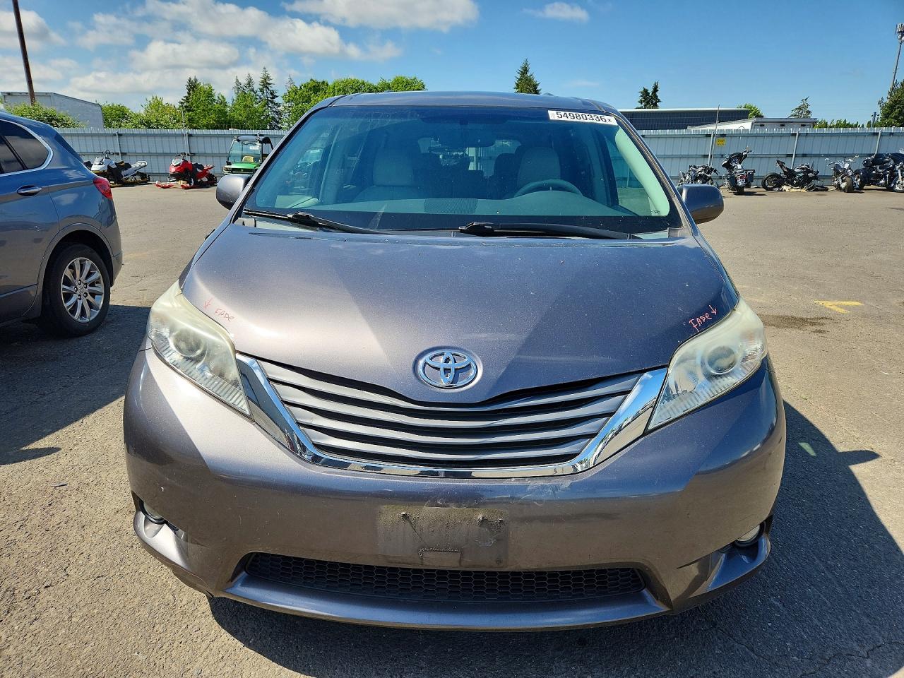 Toyota Sienna Xle 8-passenger