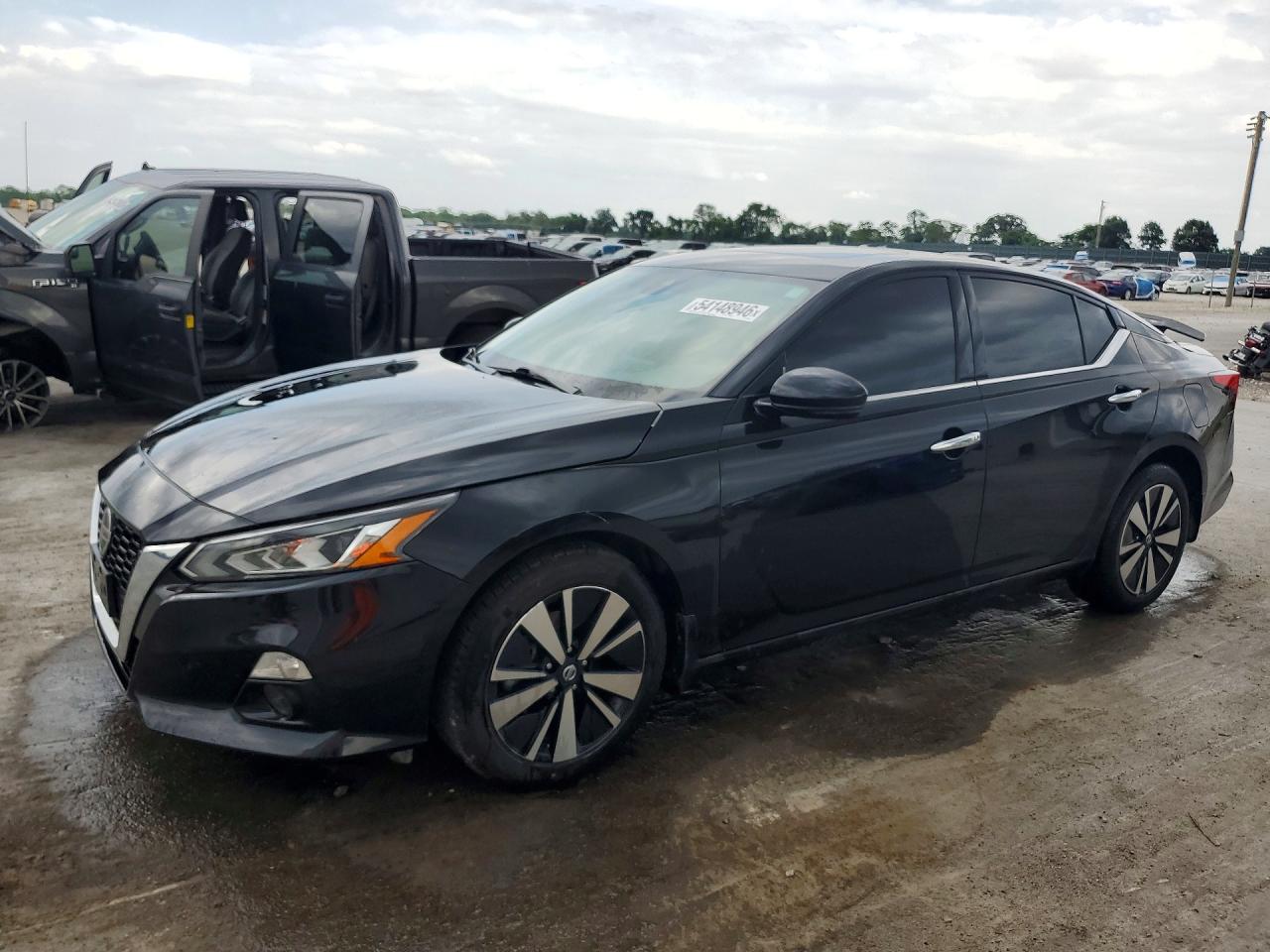 Salvage Nissan Altima Image