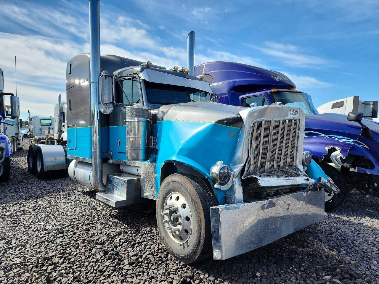 Salvage Peterbilt 379 Image