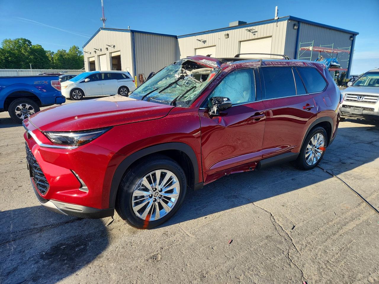 Salvage Toyota Grand Highlander Image