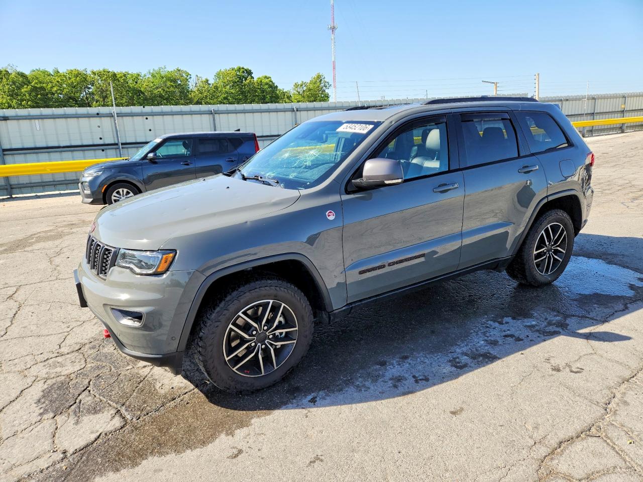 Salvage Jeep Grand Cherokee Image