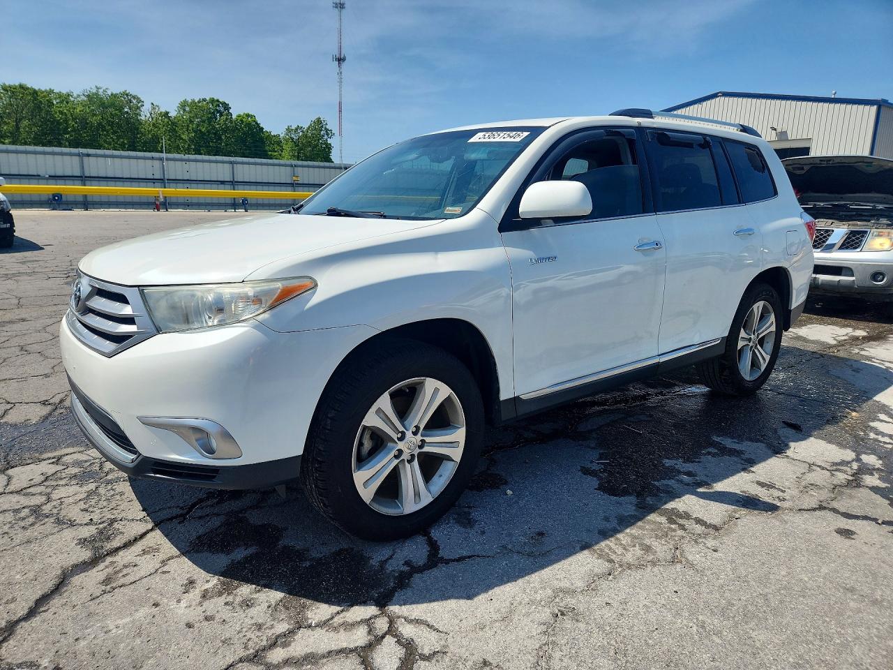 Salvage Toyota Highlander Image