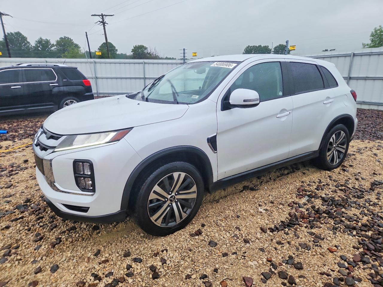 Salvage Mitsubishi Outlander Image