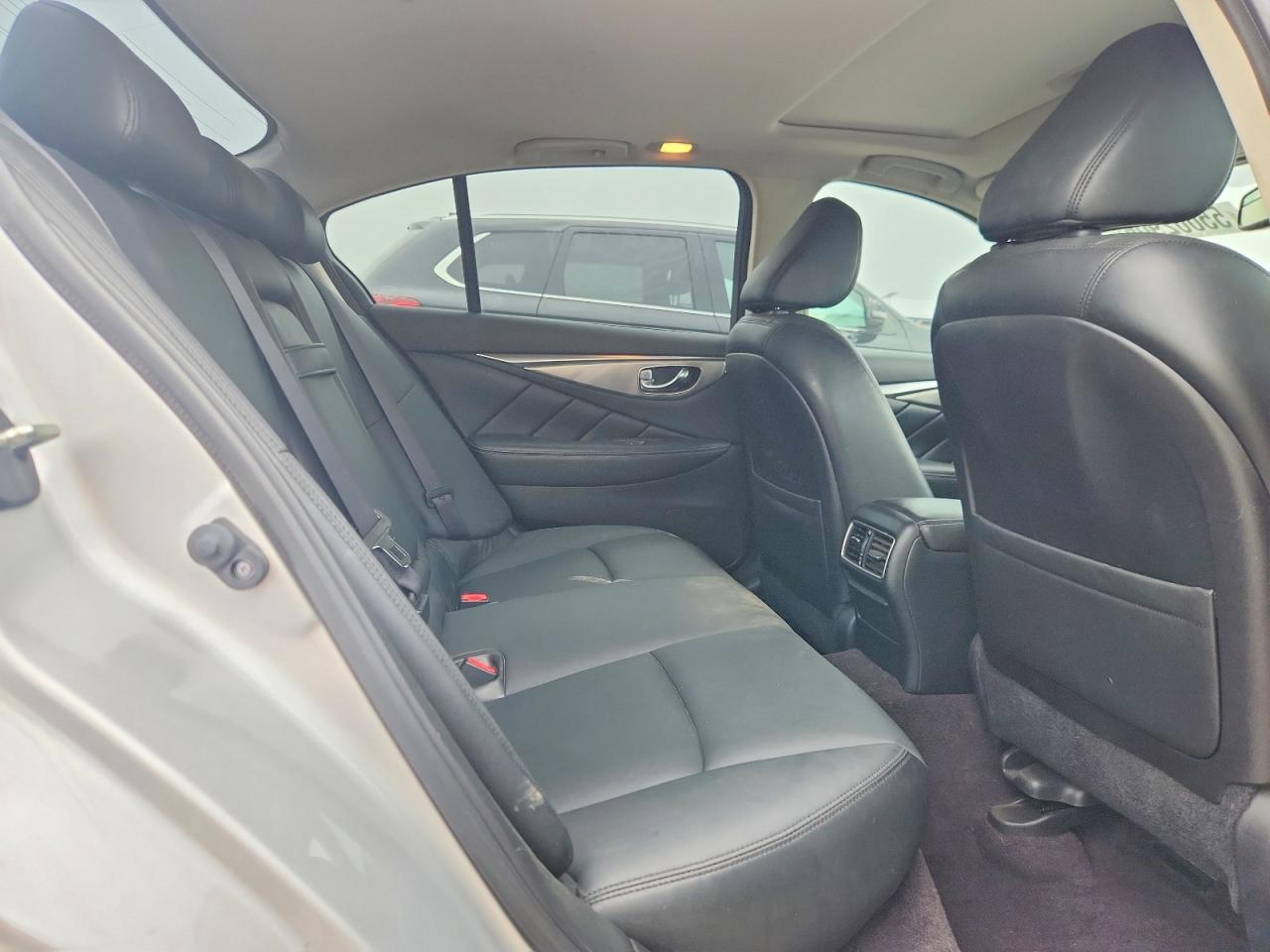 INFINITI Q50 2.0t P 2.0t Premium