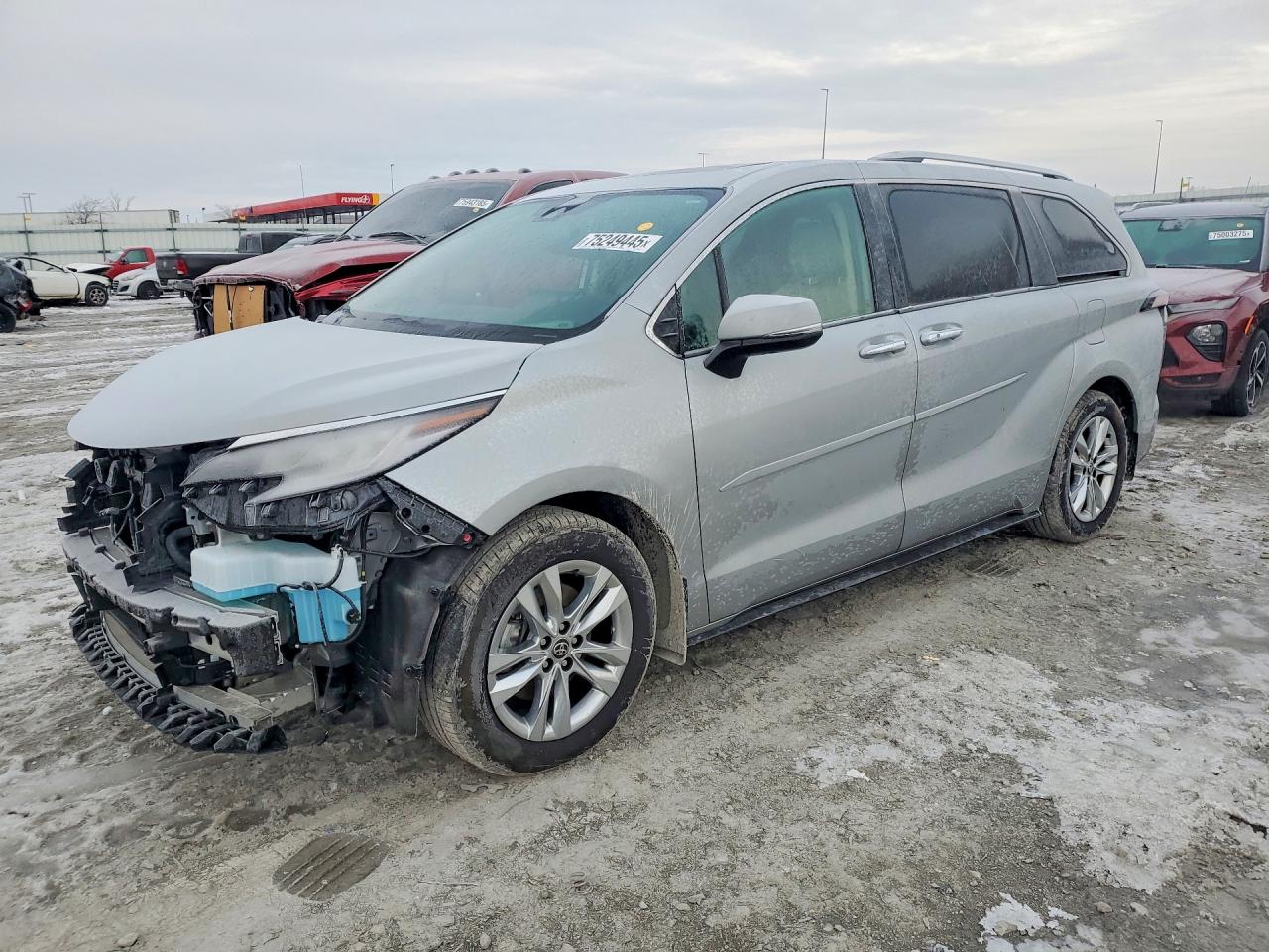 Salvage Toyota Sienna Image