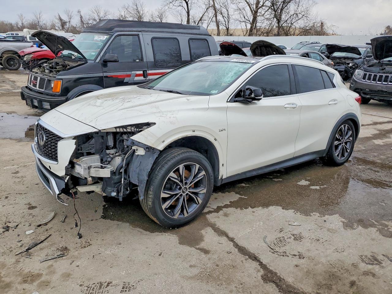 Salvage INFINITI Qx Image