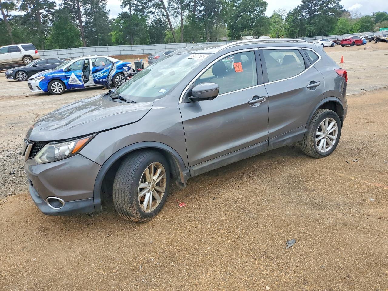 Salvage Nissan Rogue Image