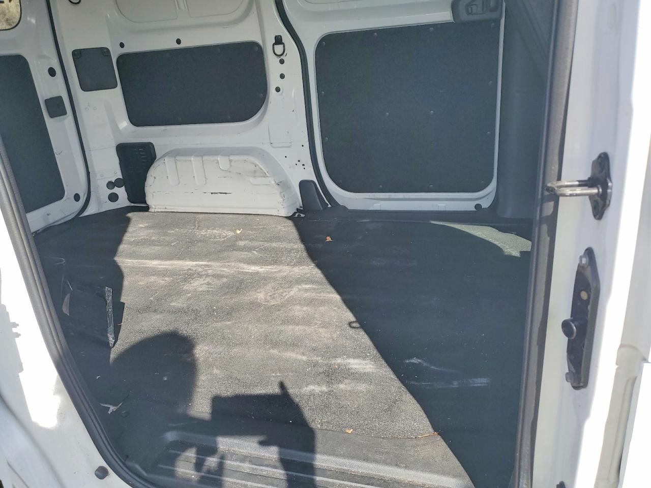 Nissan Nv