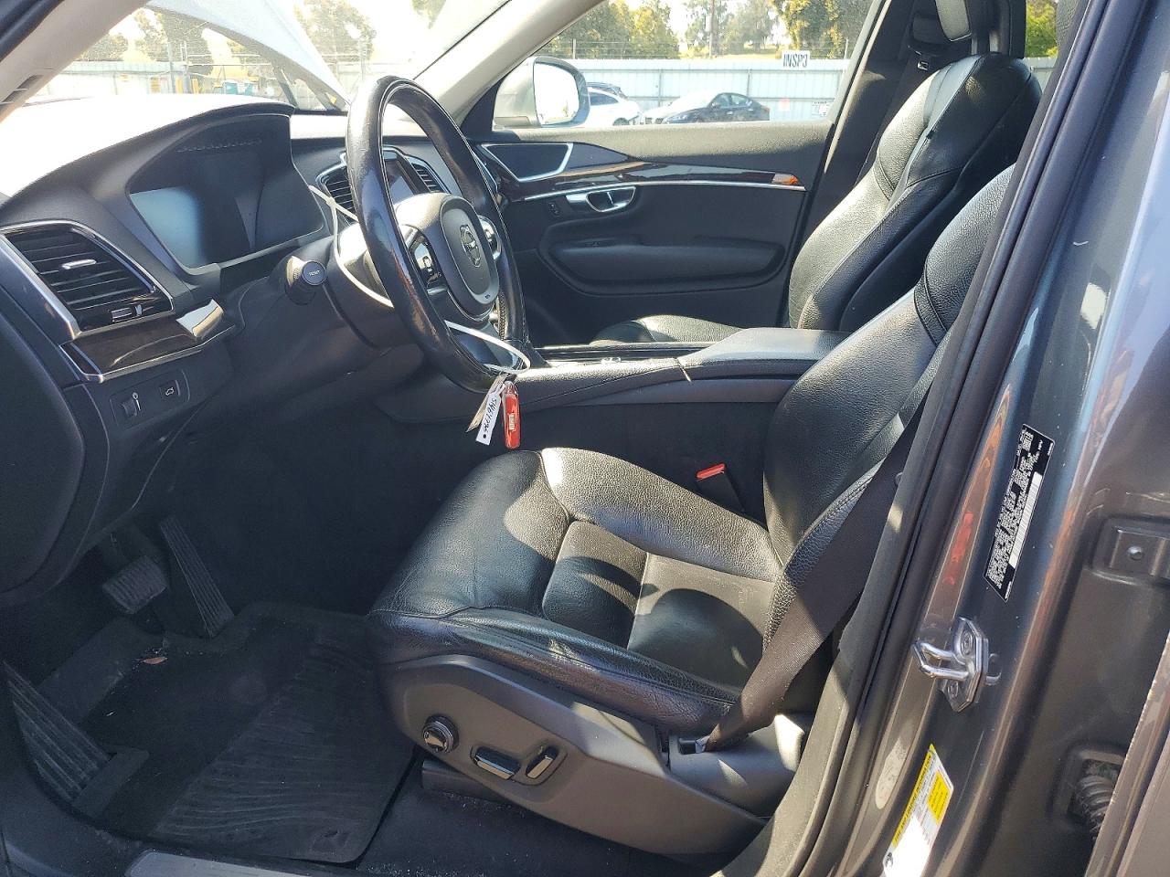 Volvo XC90 T6