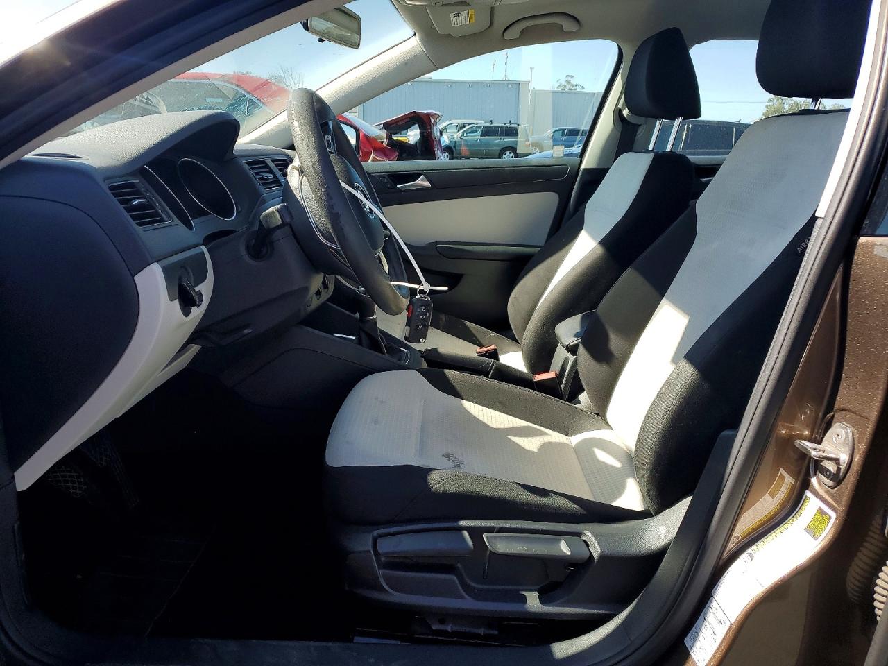 Volkswagen Jetta Base