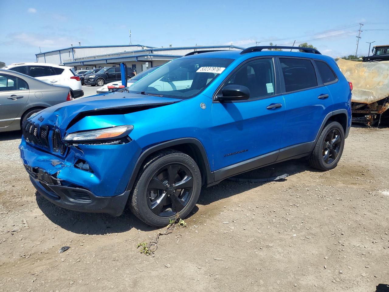 Salvage Jeep Cherokee Image