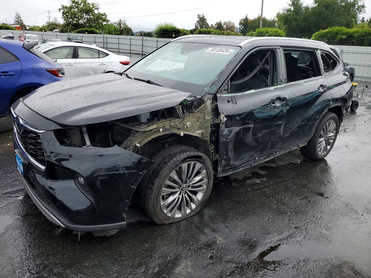 Salvage Toyota Highlander Image