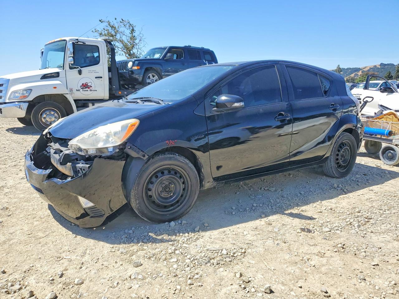 Salvage Toyota Prius c Image