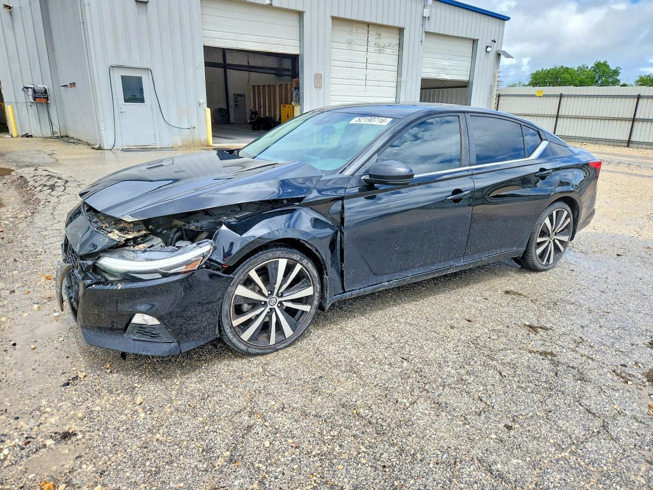Salvage Nissan Altima Image