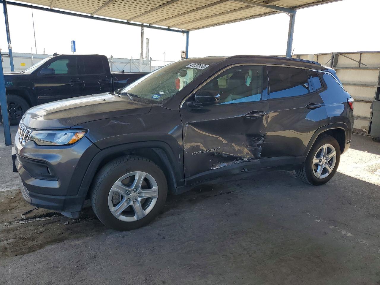 Salvage Jeep Compass Image