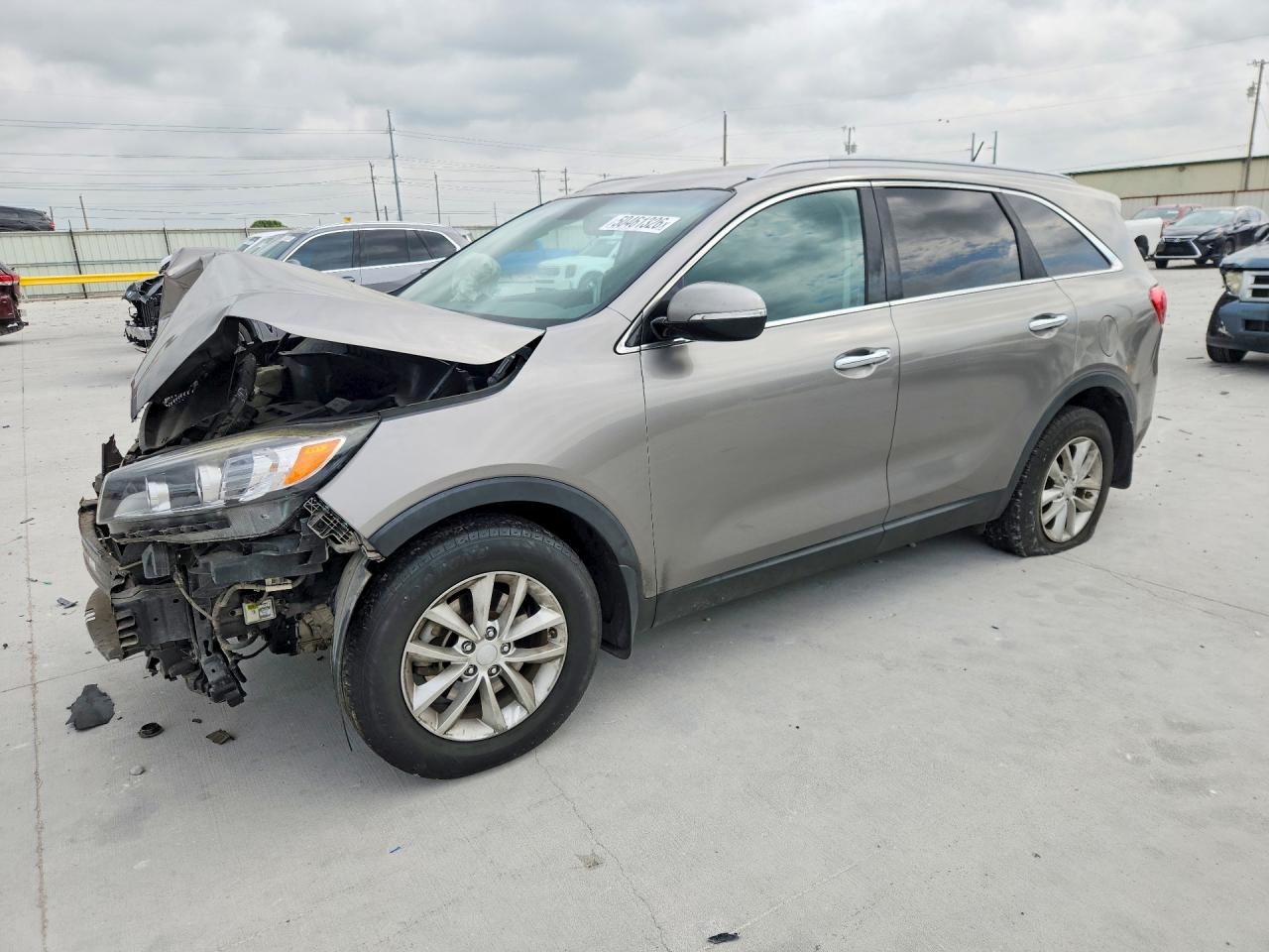 Salvage Kia Sorento Image