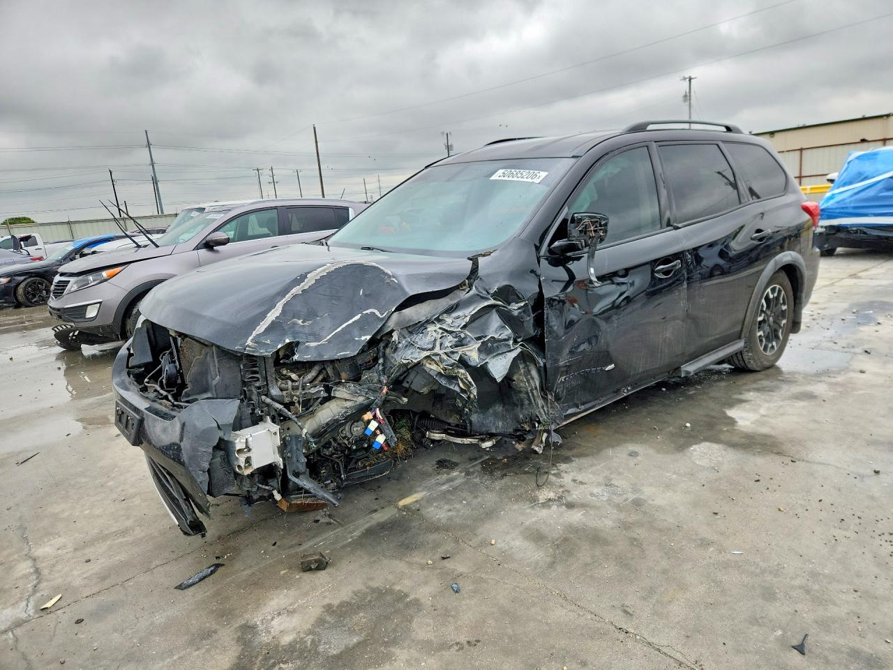 Salvage Nissan Pathfinder Image