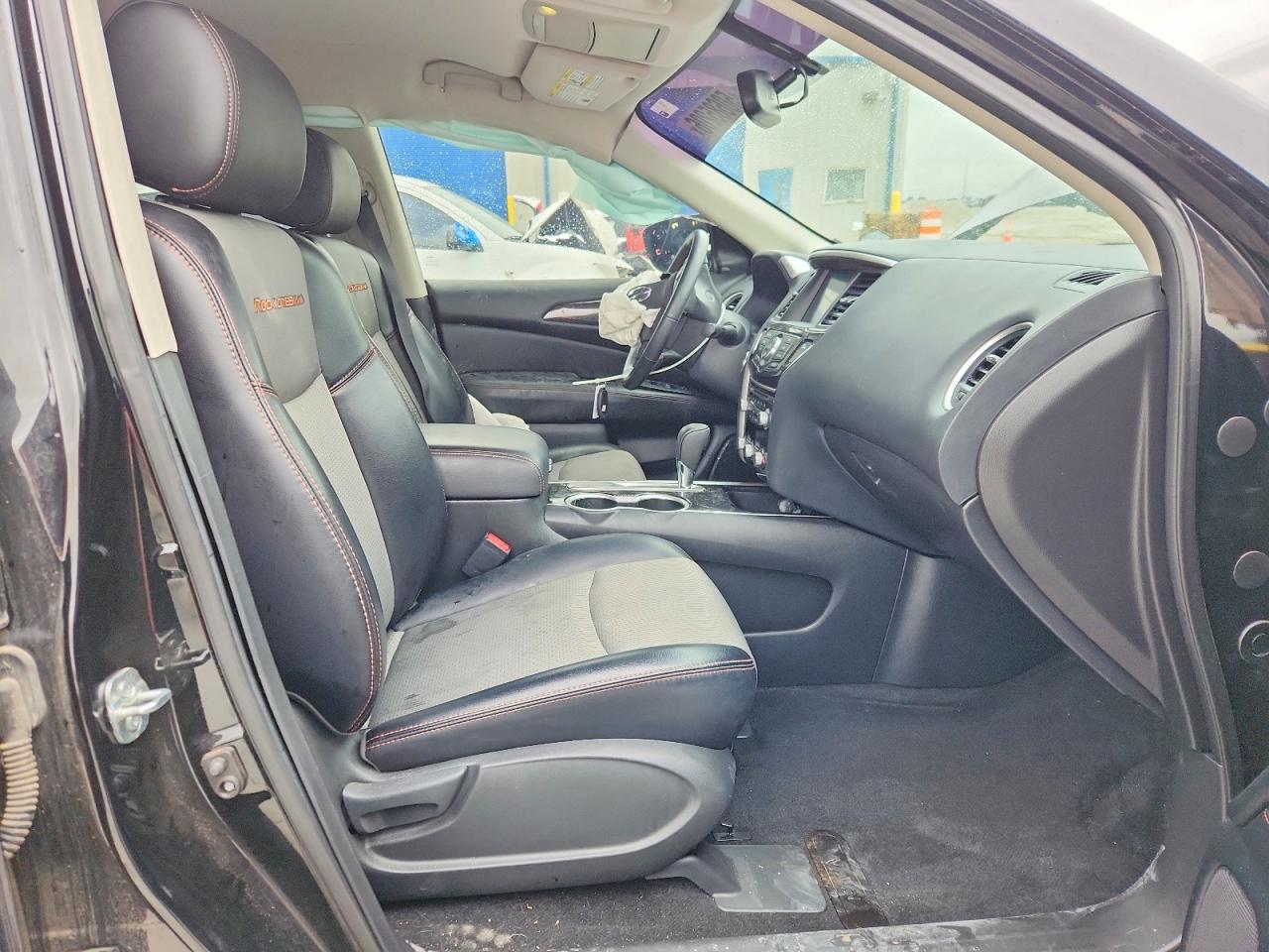 Nissan Pathfinder Sv