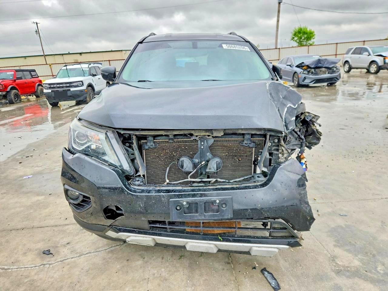 Nissan Pathfinder Sv