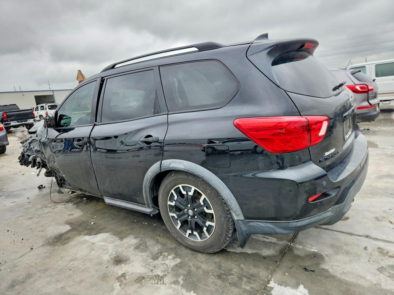 Nissan Pathfinder Sv
