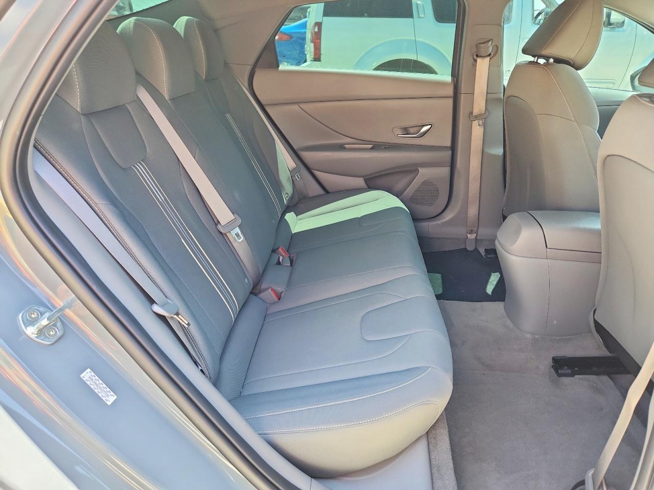 Hyundai ELANTRA Sel