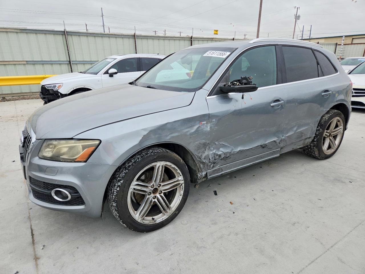 Salvage Audi Q5 Image