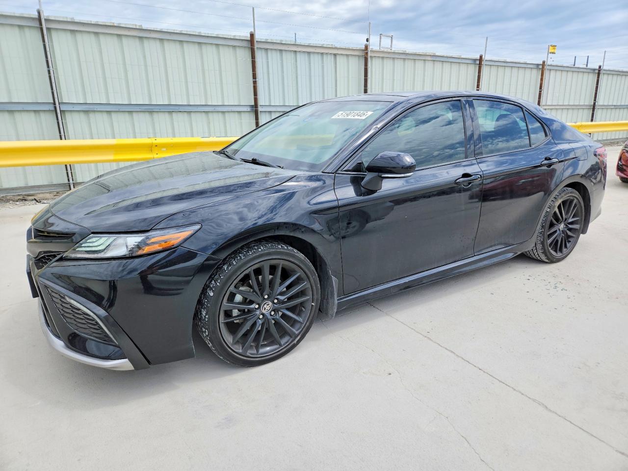 Salvage Toyota Camry Image