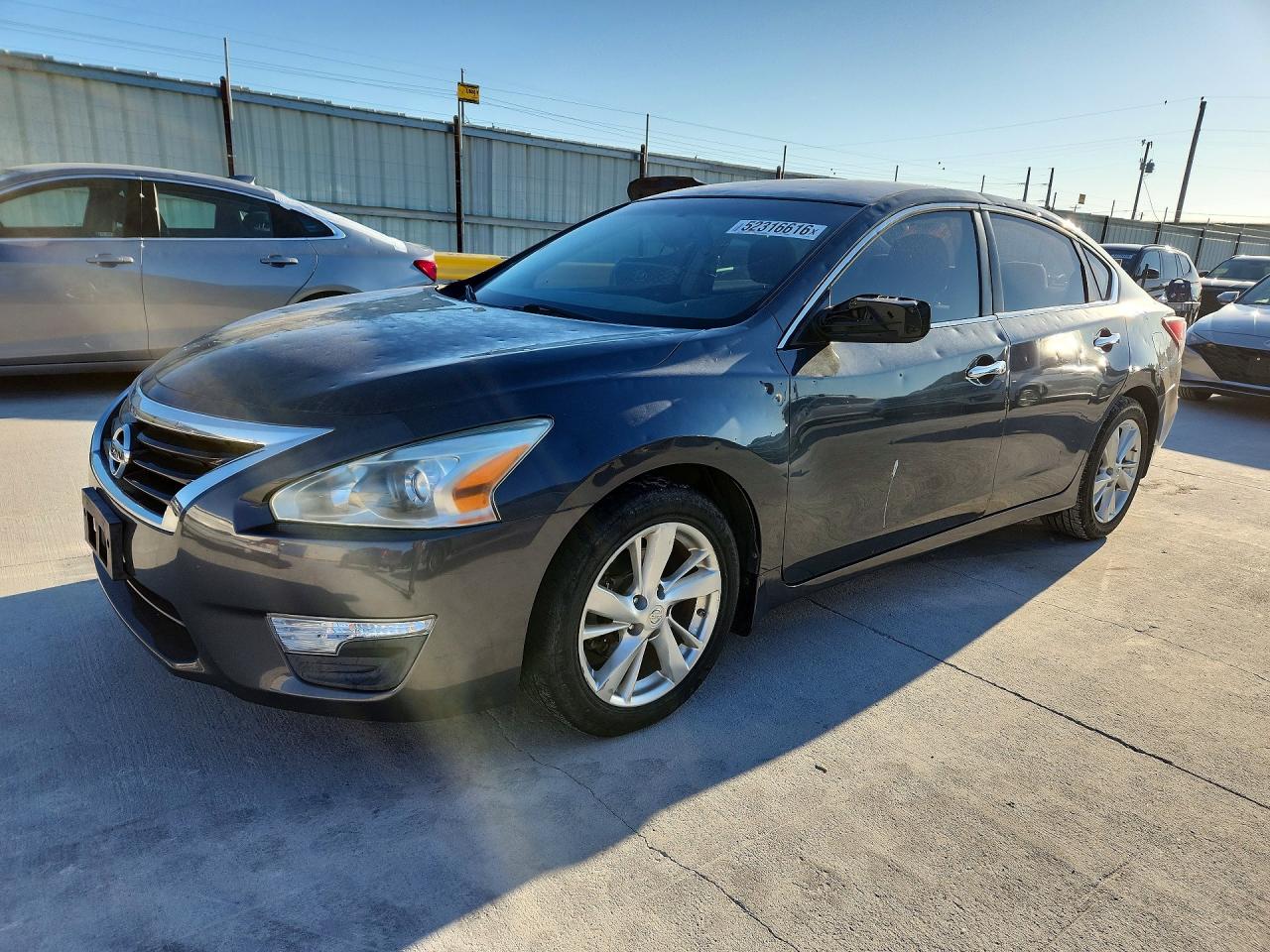Salvage Nissan Altima Image