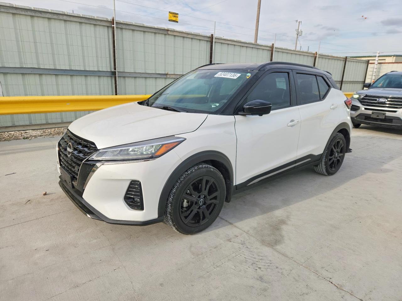 Salvage Nissan Kicks Image