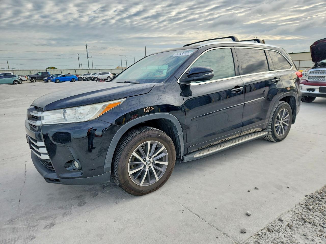 Salvage Toyota Highlander Image