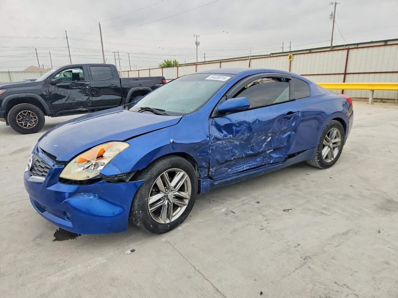 Salvage Nissan Altima Image