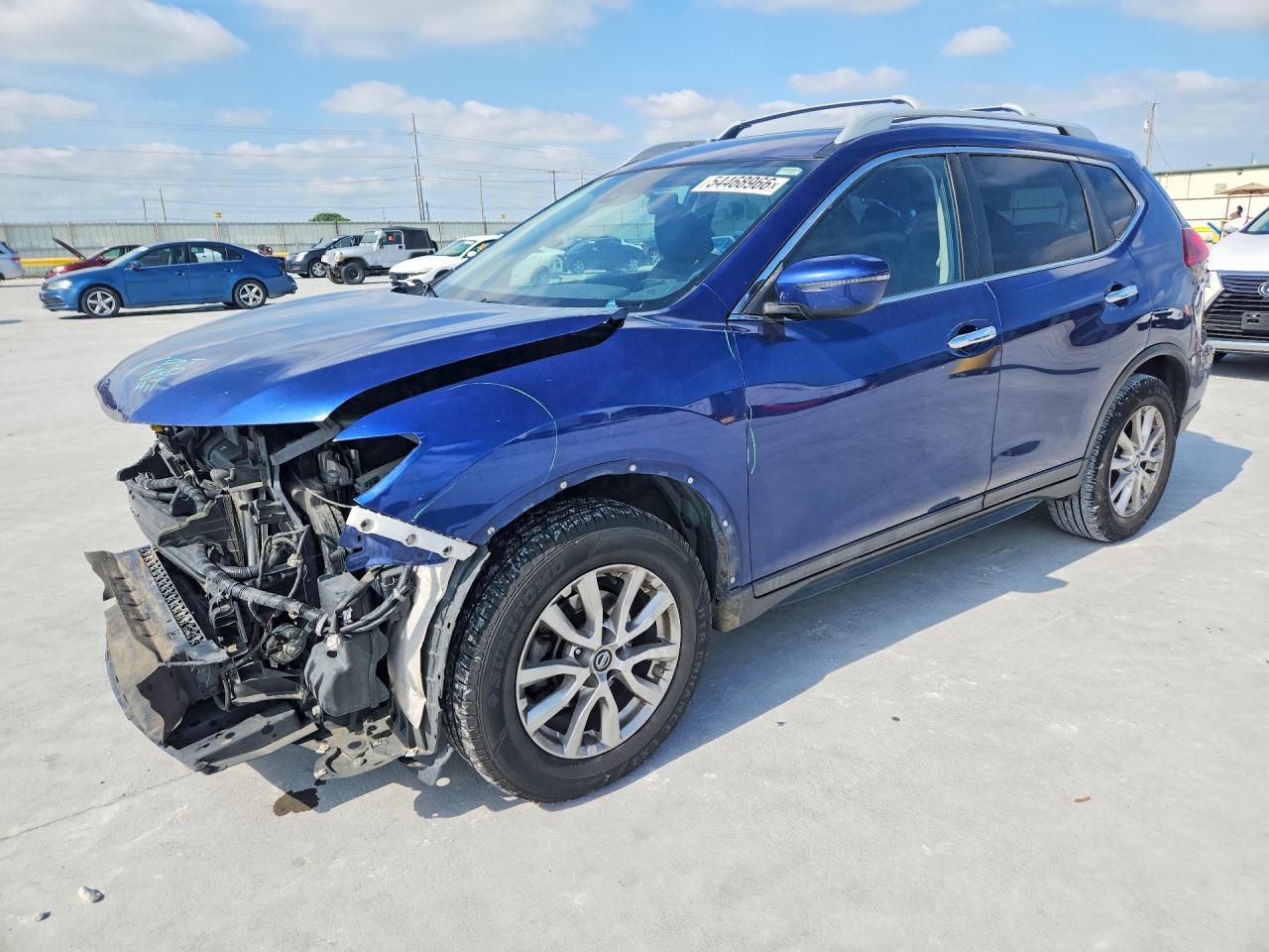 Salvage Nissan Rogue Image