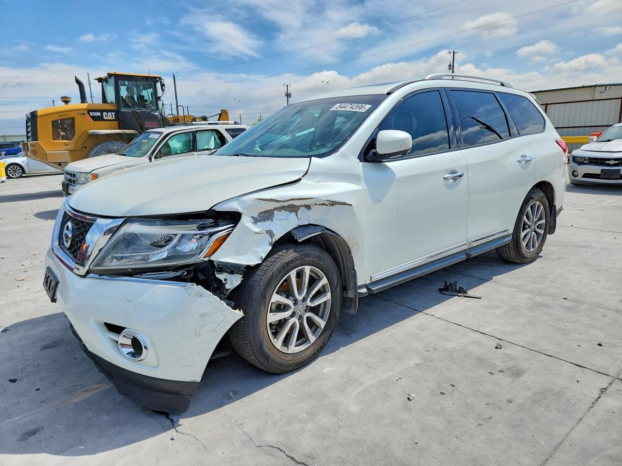 Salvage Nissan Pathfinder Image