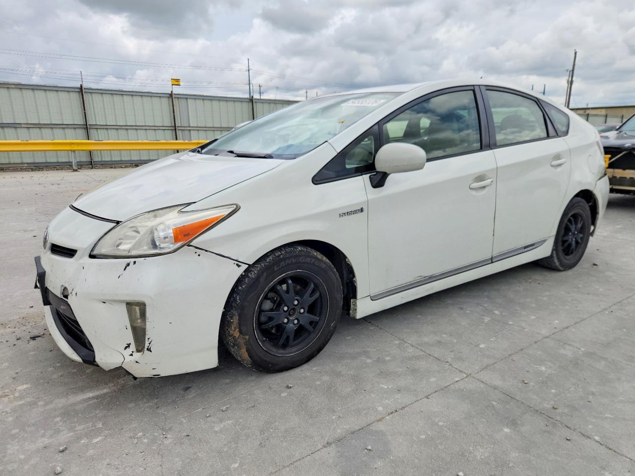 Salvage Toyota Prius Image