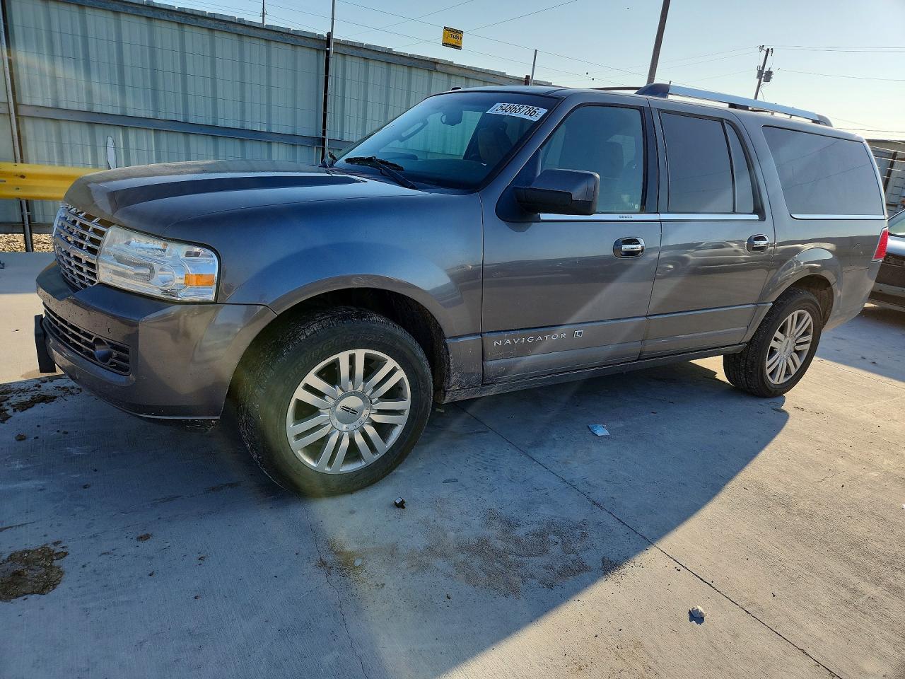 Salvage Lincoln Navigator Image