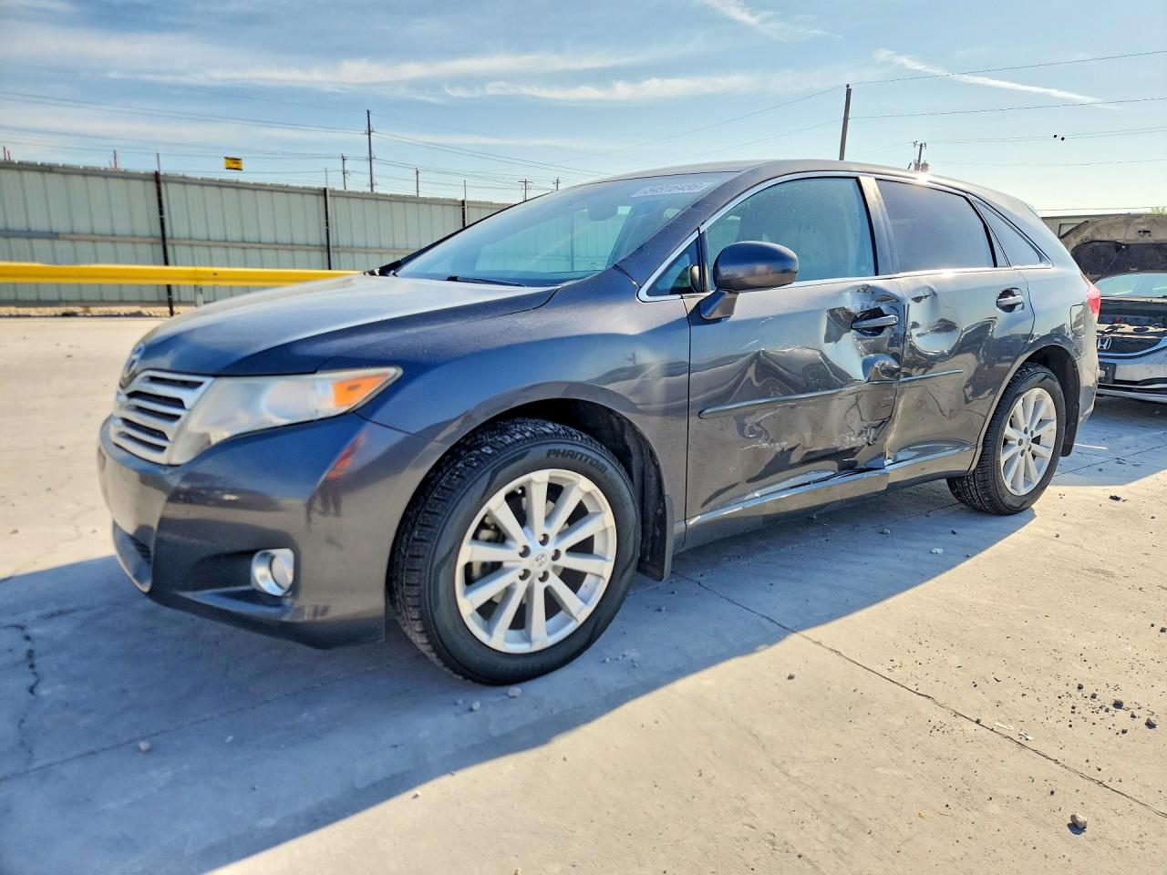 Salvage Toyota Venza Image