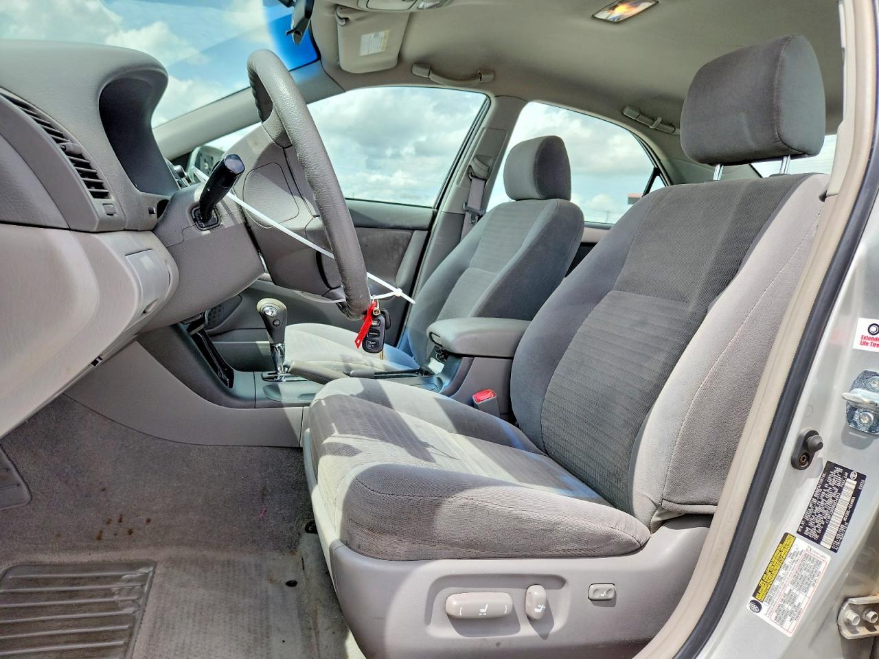 Toyota Camry Le V6