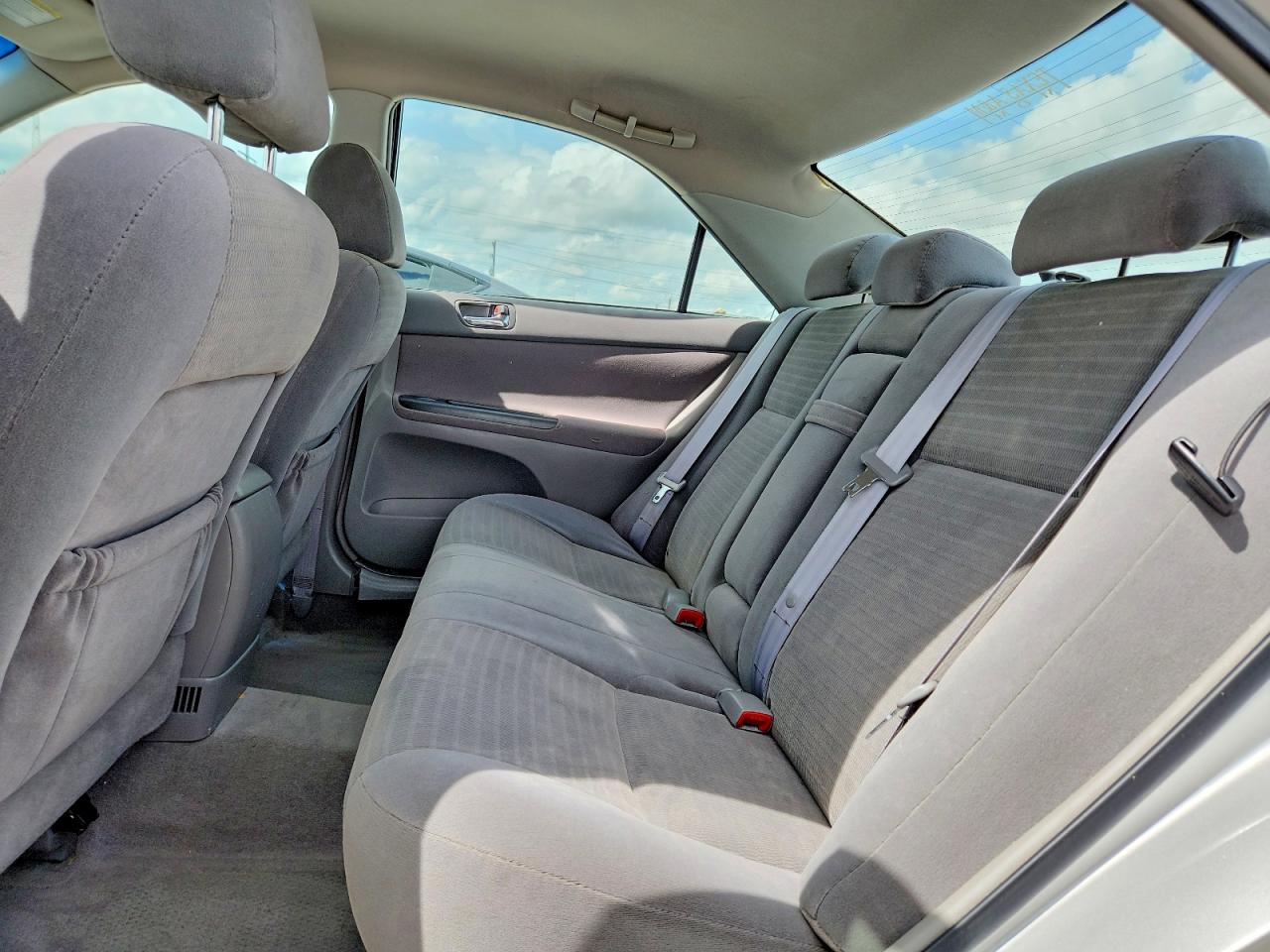 Toyota Camry Le V6