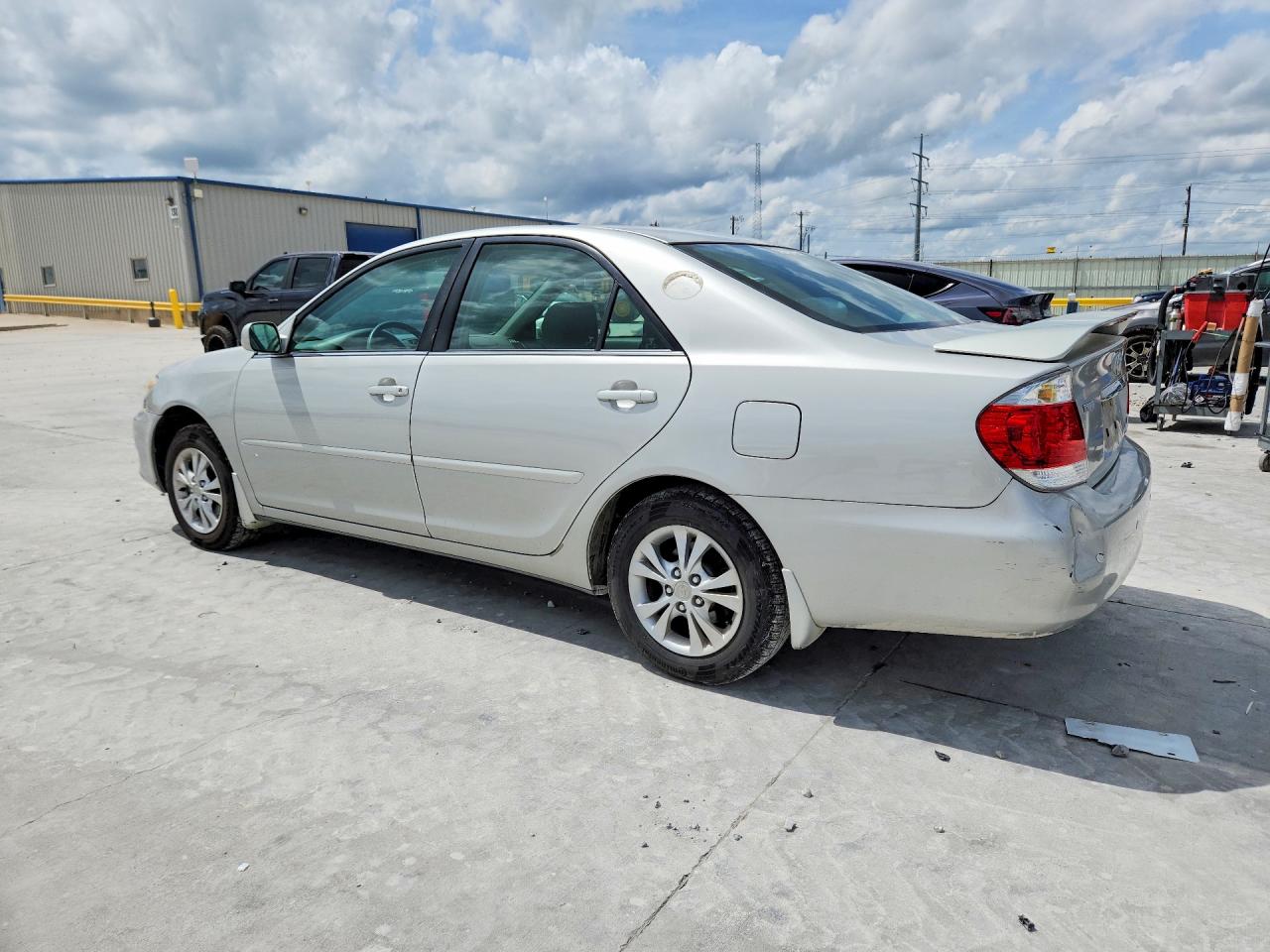 Toyota Camry Le V6